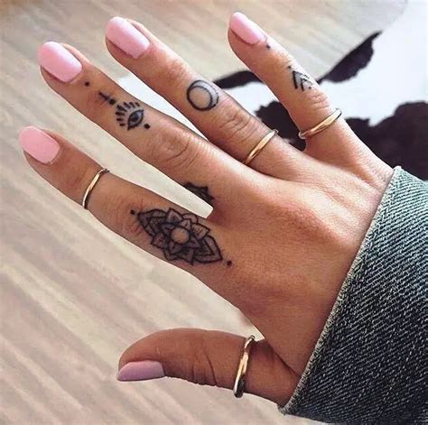 Tatuajes dedos mujer